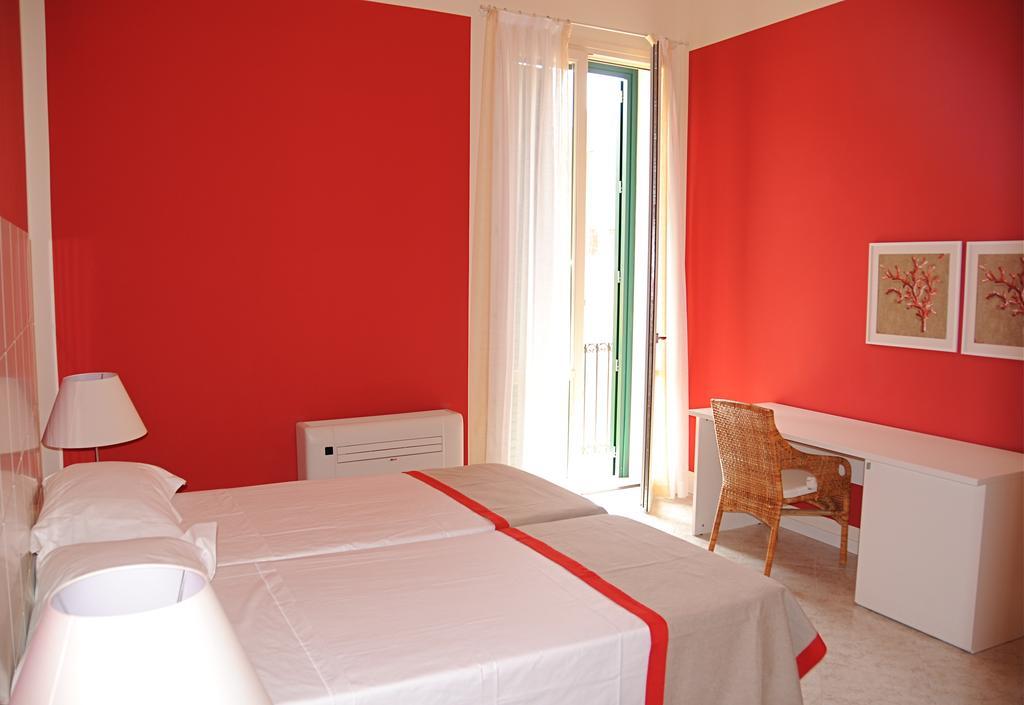Albachiara Suite Rooms - City Center Трапани Стая снимка