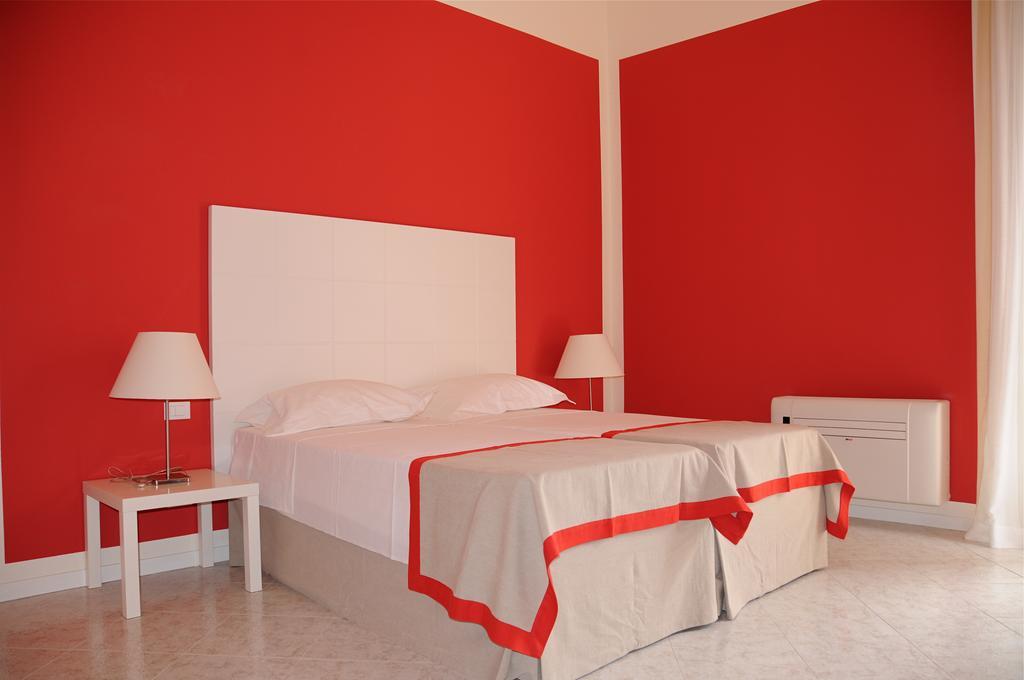 Albachiara Suite Rooms - City Center Трапани Стая снимка